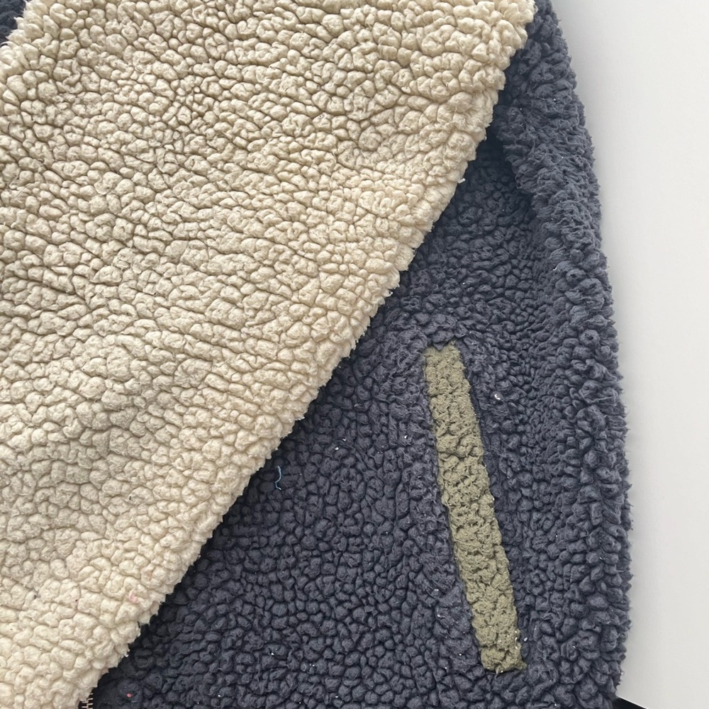 Urban Outfitters Black and Cream Sherpa Jacket - Picture 2 of 3